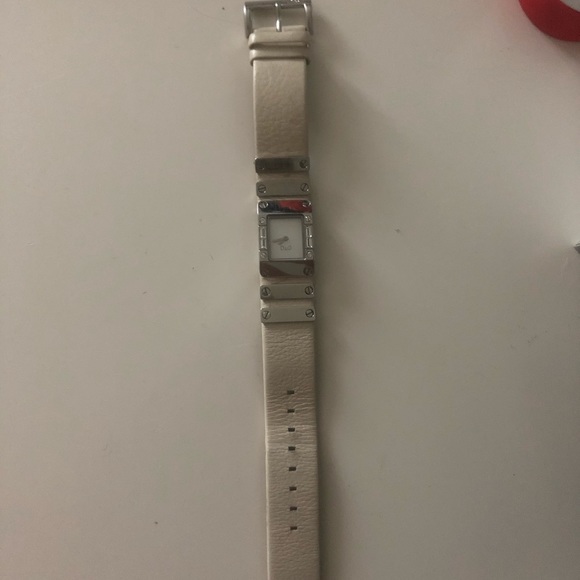 D&G Cream Leather Watch With Silver Detail - Picture 2 of 2